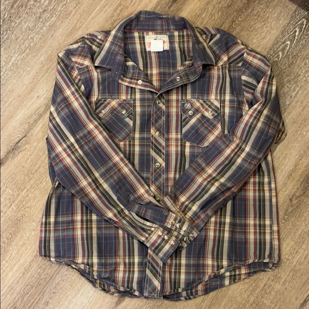 SUPER cute Wrangler button down